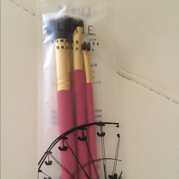 **SOLD**Luxie Summer Daze 3 Piece Brush Set - Picture 1 of 4
